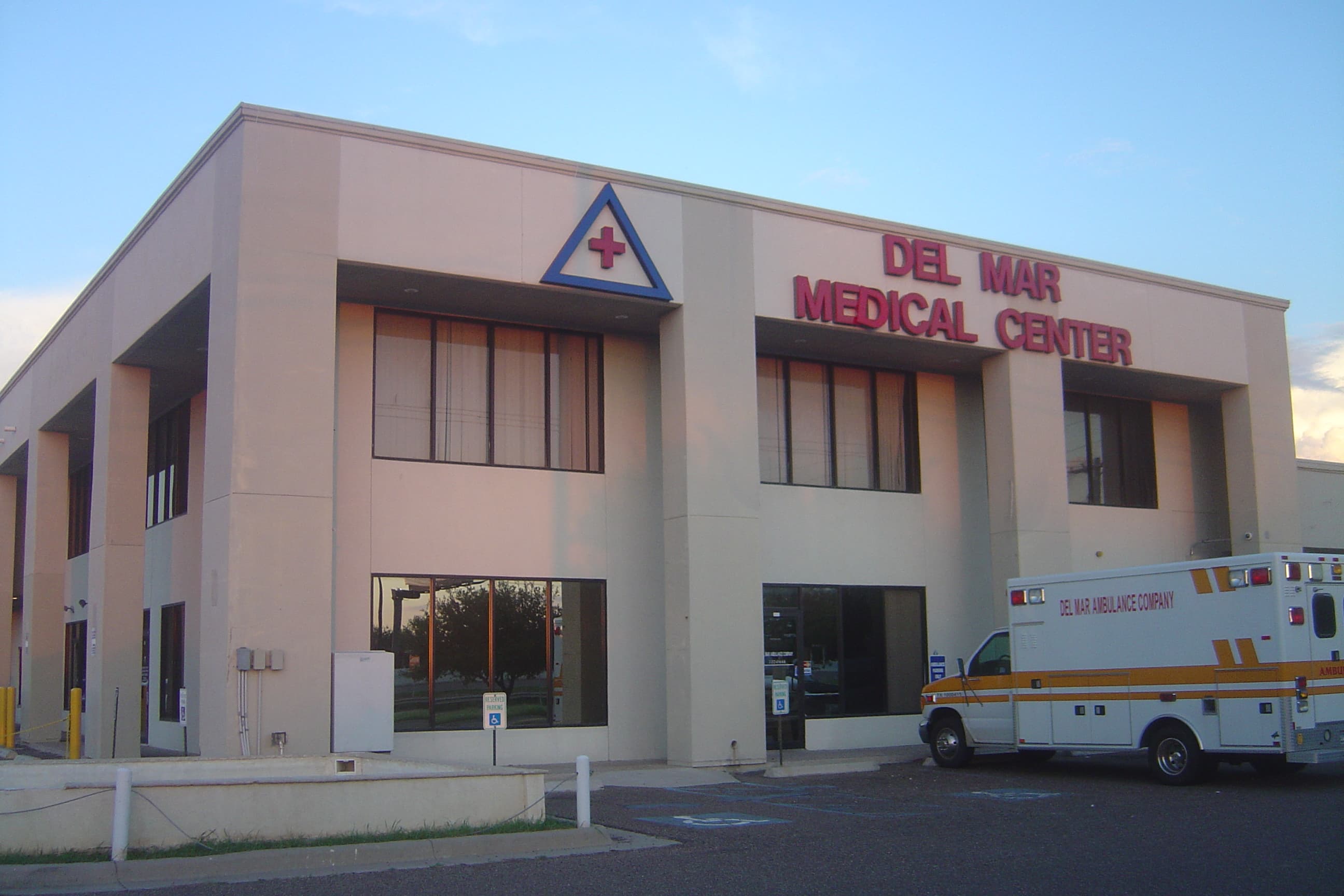 Del Mar Medical Center: Cantu Xavier MD - Doctor in Laredo, TX