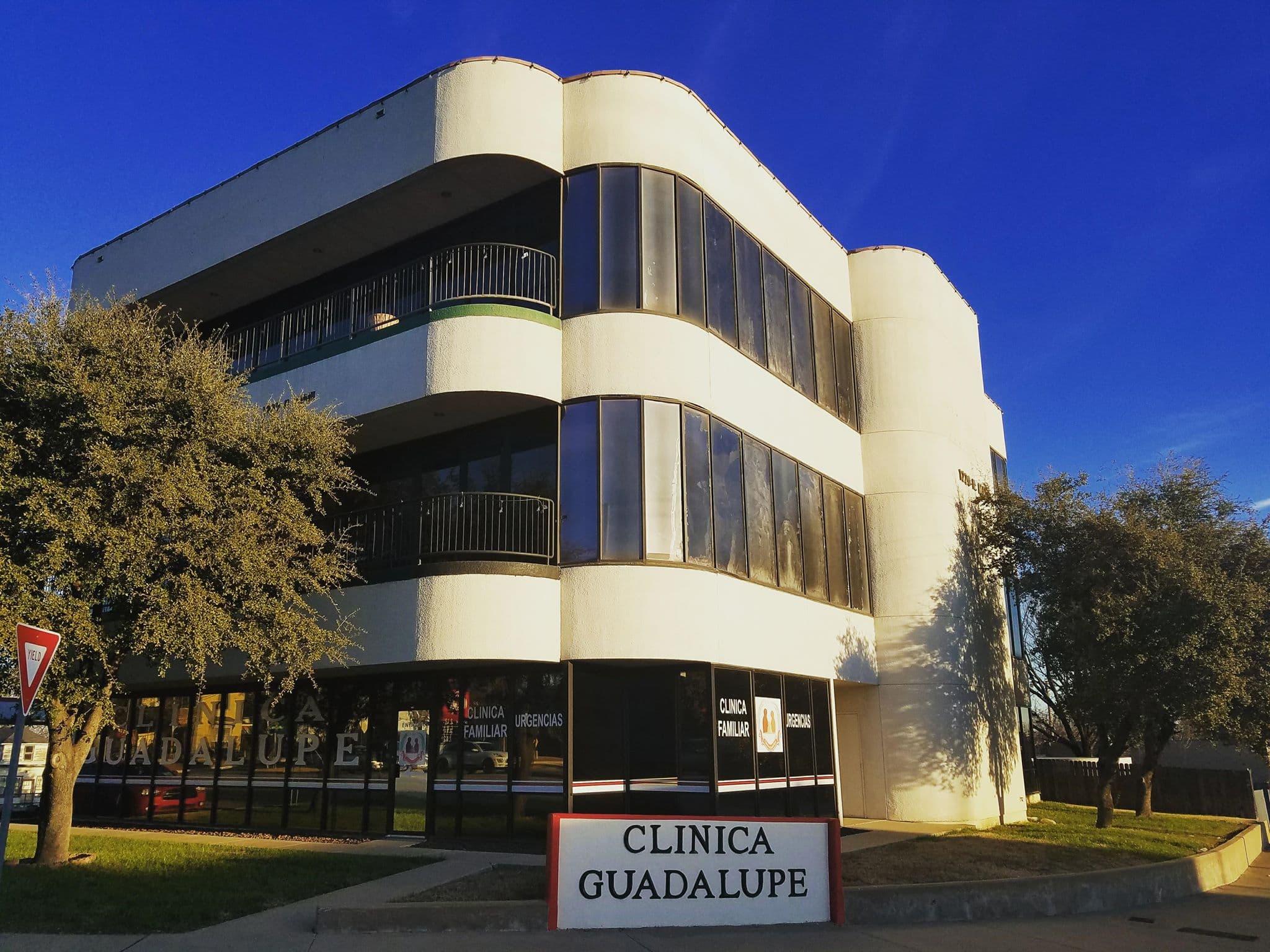 Dr. Alberto Flores, MD - Doctor in Fort Worth, TX