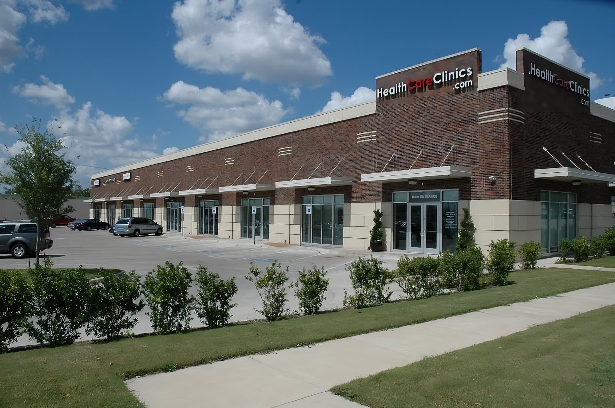 HealthCareClinics Primary Care - Doctor in Dallas, TX