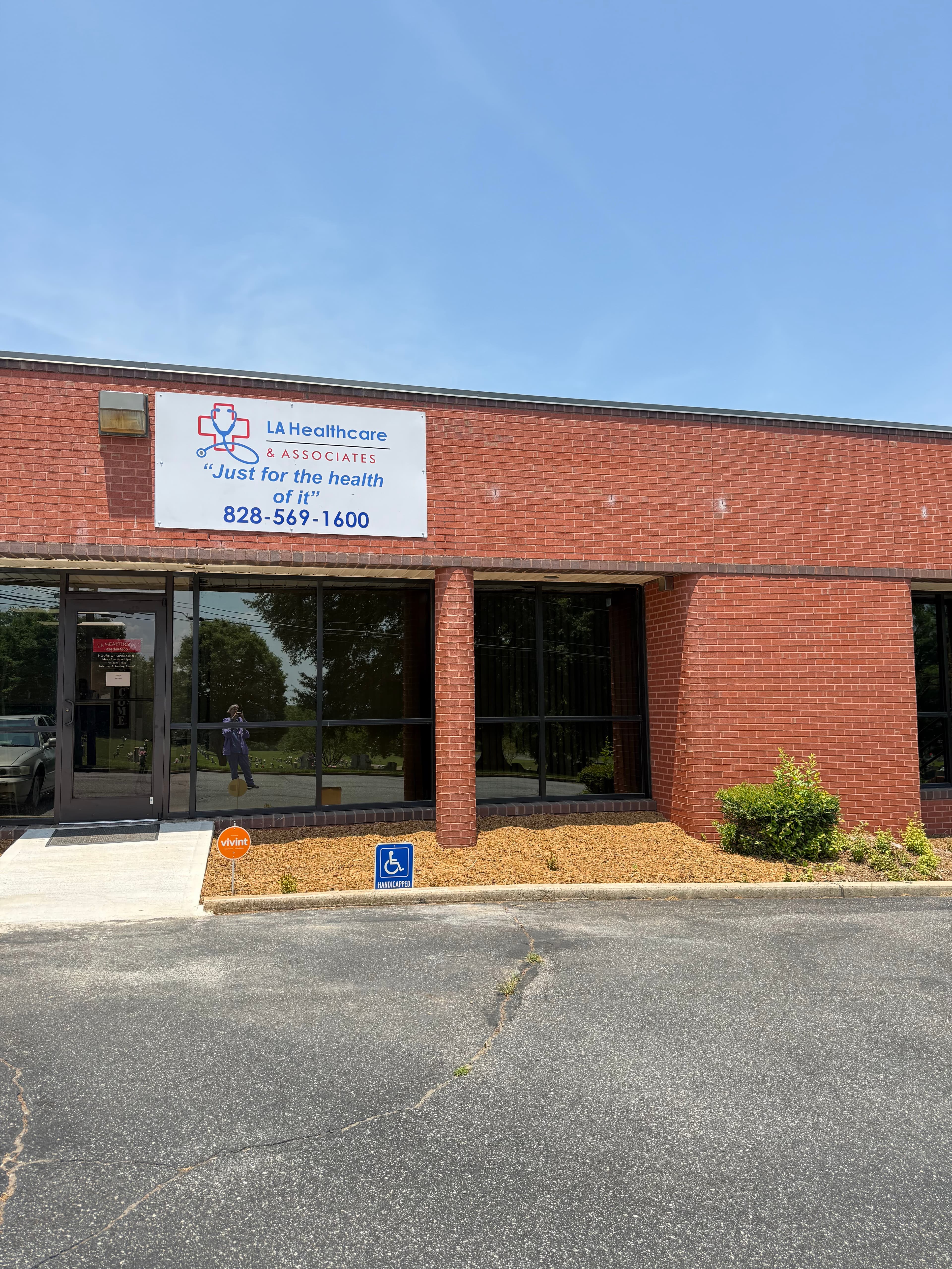 LA Healthcare & Associates, PLLC - Doctor in Hickory, NC