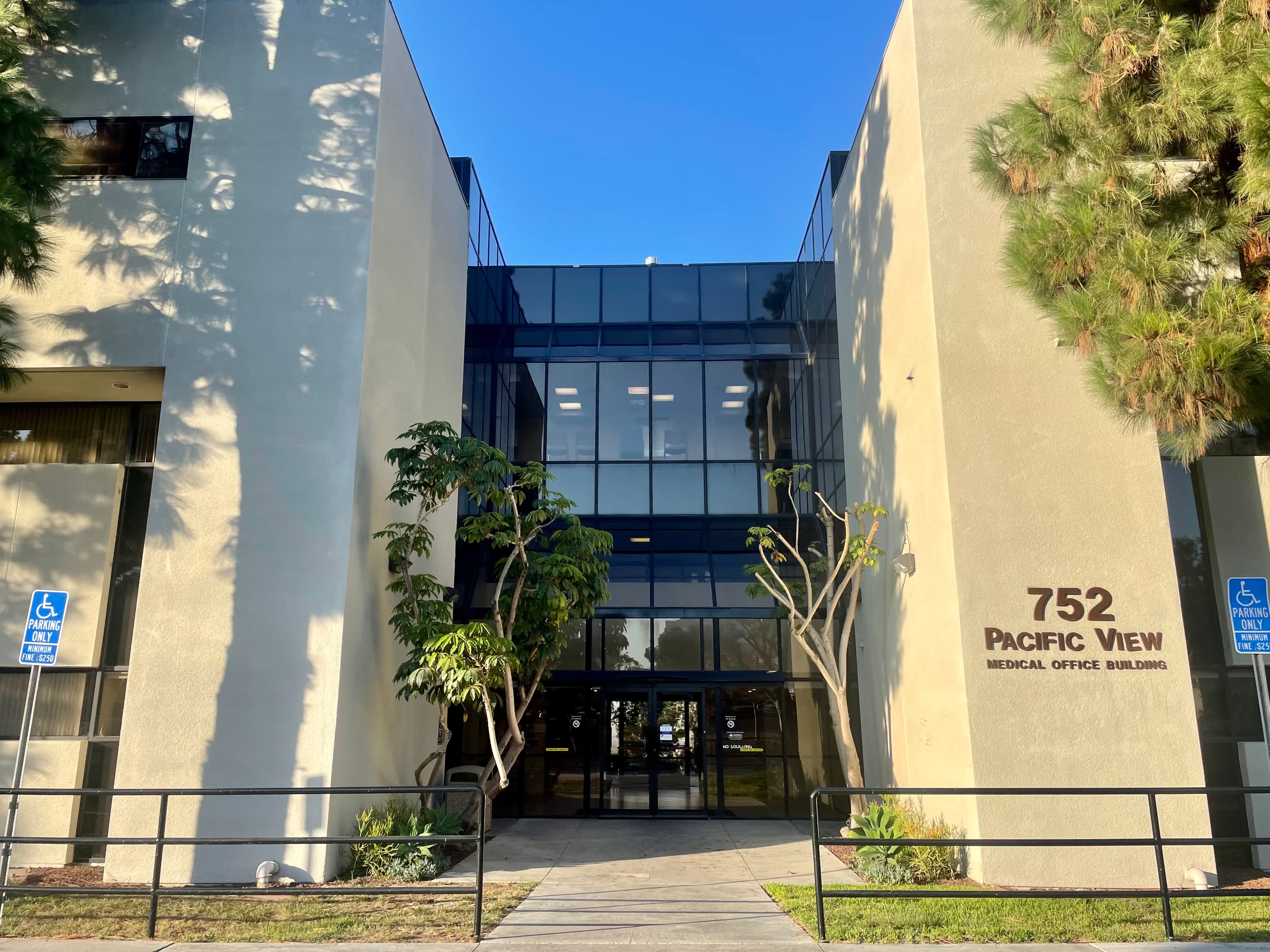 Perlman Clinic Chula Vista Sunbow - Doctor in Chula Vista, CA