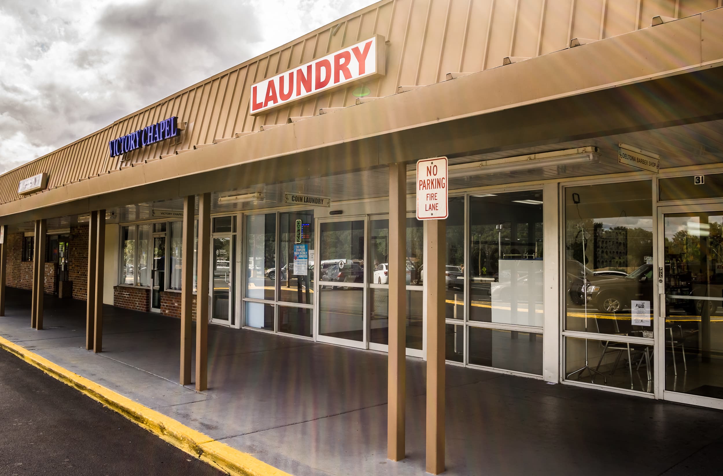 Deltona Plaza Laundry - Parking in Deltona, FL