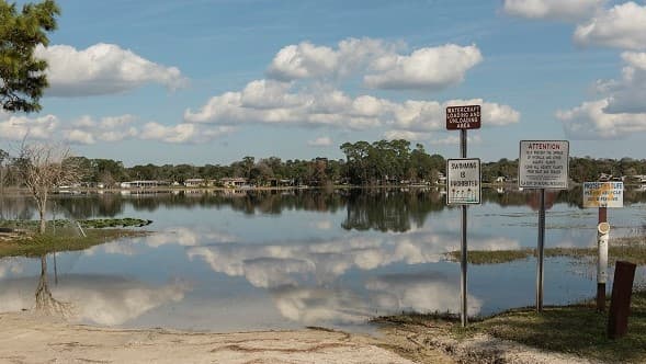 Lake Gleason - Parking in Deltona, FL