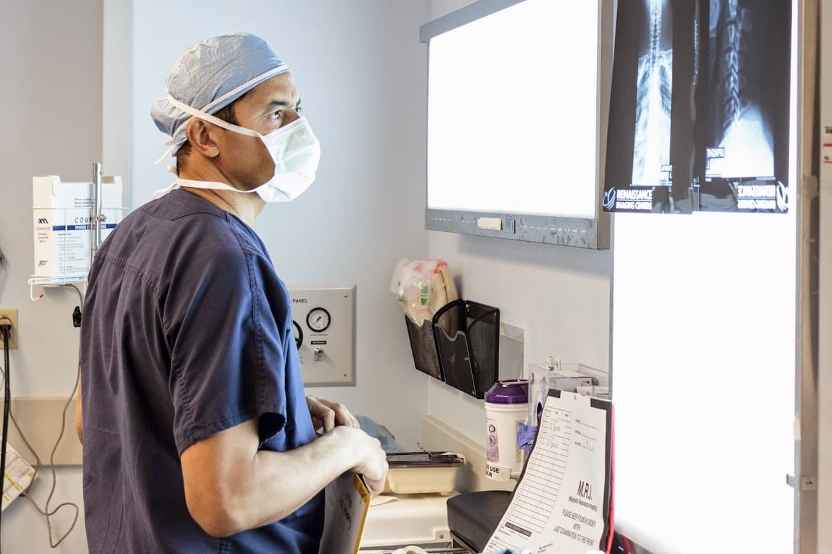 Rogers Wellness and Spine Surgery Glendale - Doctor in Glendale, CA
