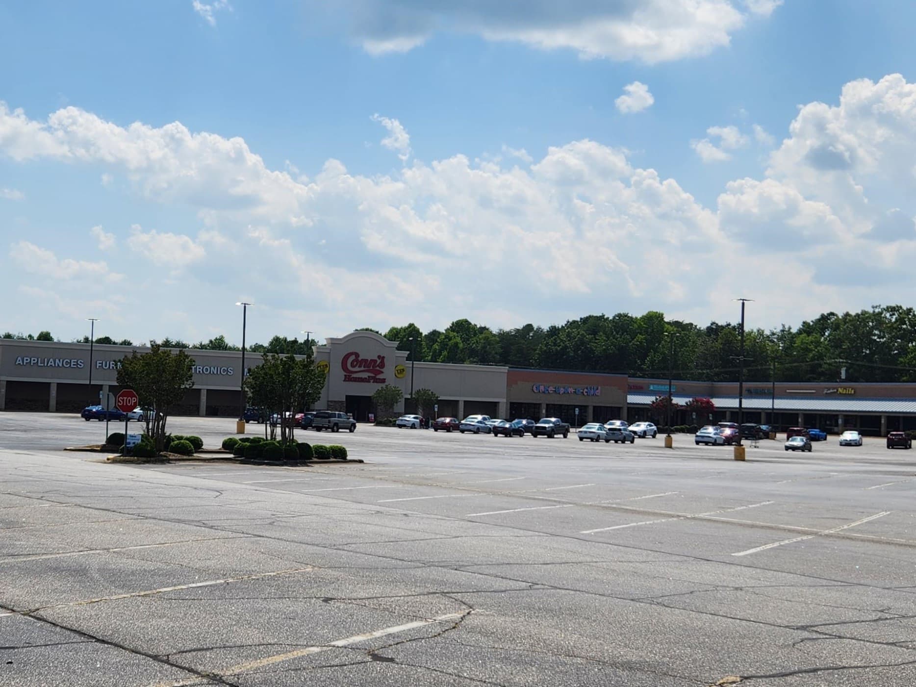 Hickory Corners Shopping Center - Parking in Hickory, NC