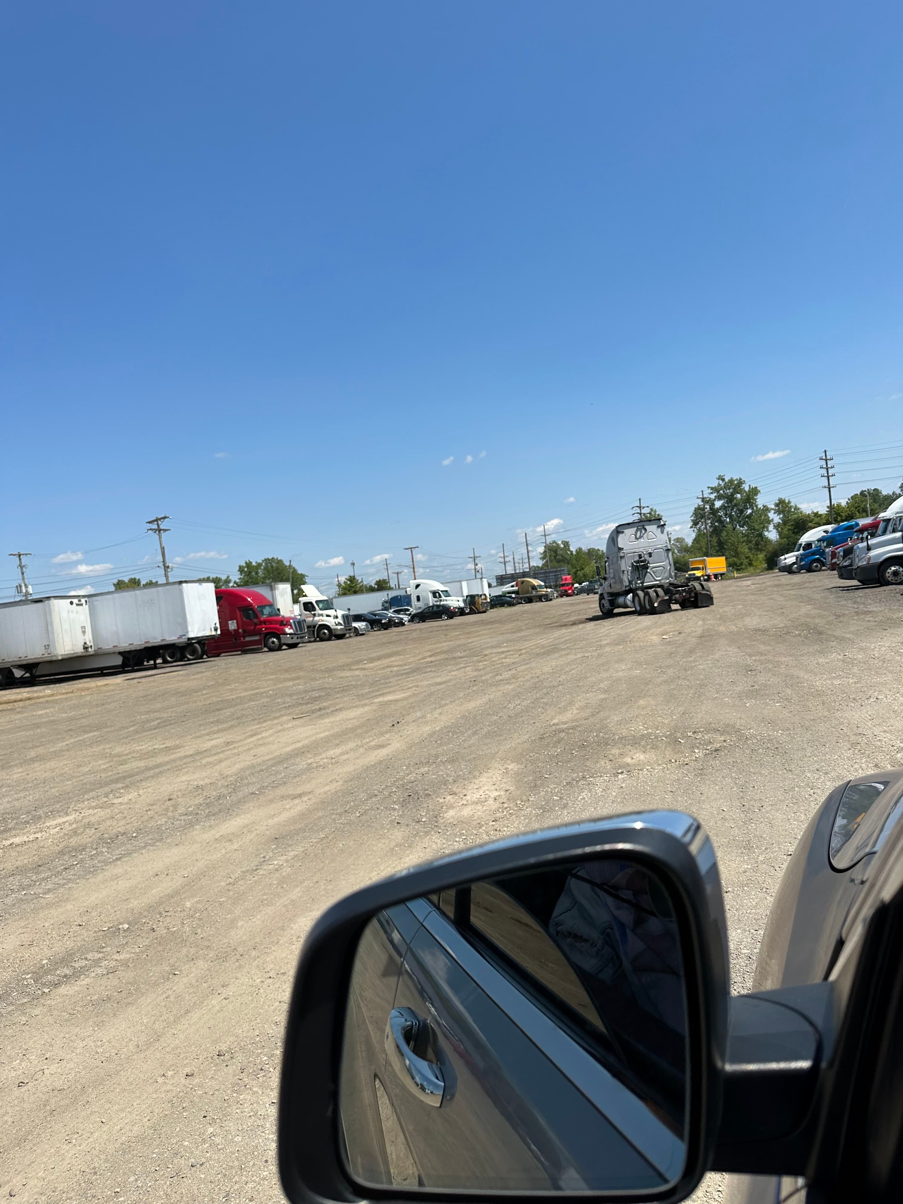 A Royal TRUCK Parking - Parking in Columbus, OH