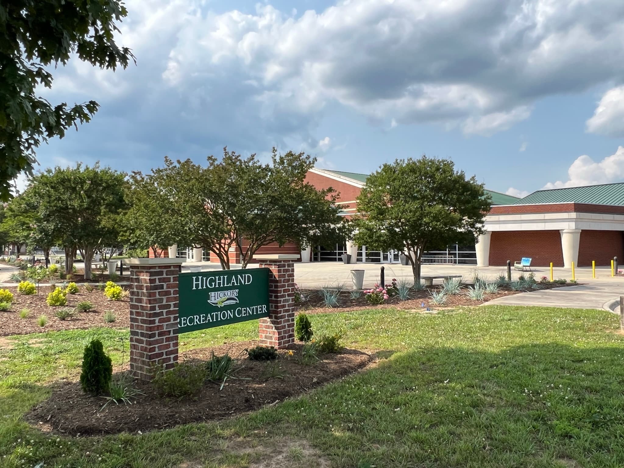 Stanford Park - Parking in Hickory, NC