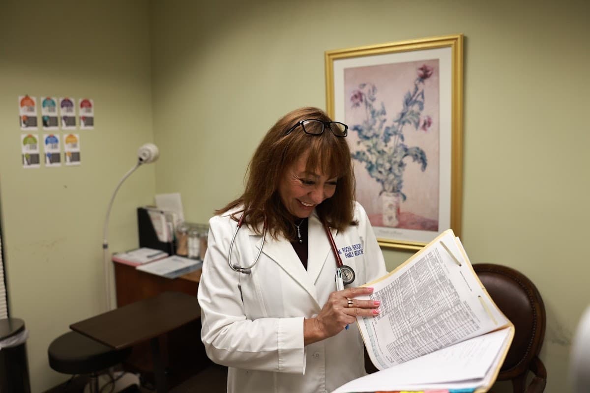 Marlene Rocha Farooq, MD - Doctor in Long Beach, CA