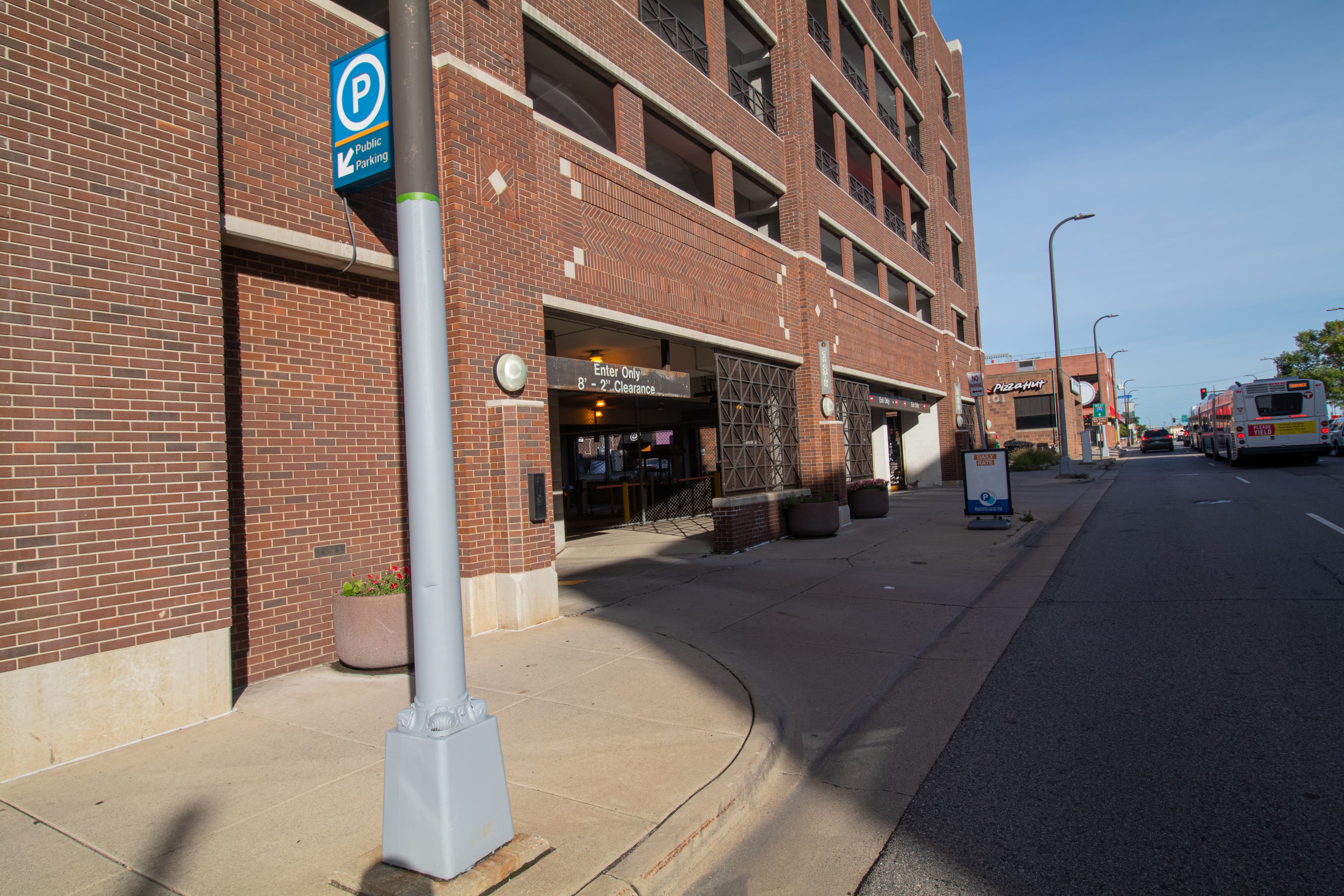 Harmon @ 11th Ramp - Parking in Minneapolis, MN